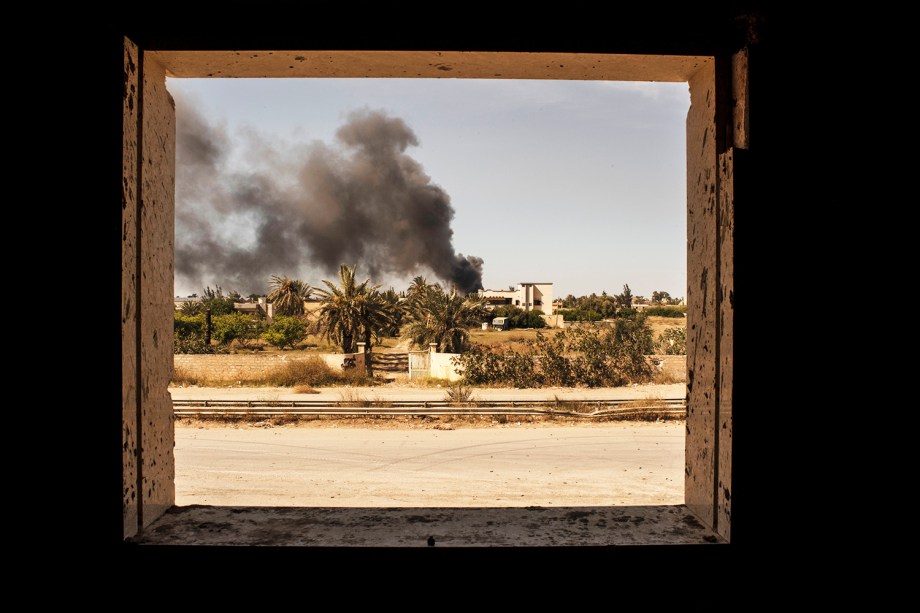 Combatentes do grupo Katiba é visto na cidade de Misurata, na Líbia, durante confronto para retomar o antigo aeroporto internacional da cidade  ocupado pelas forças militares de Khalifa Haftar - 02/05/2019