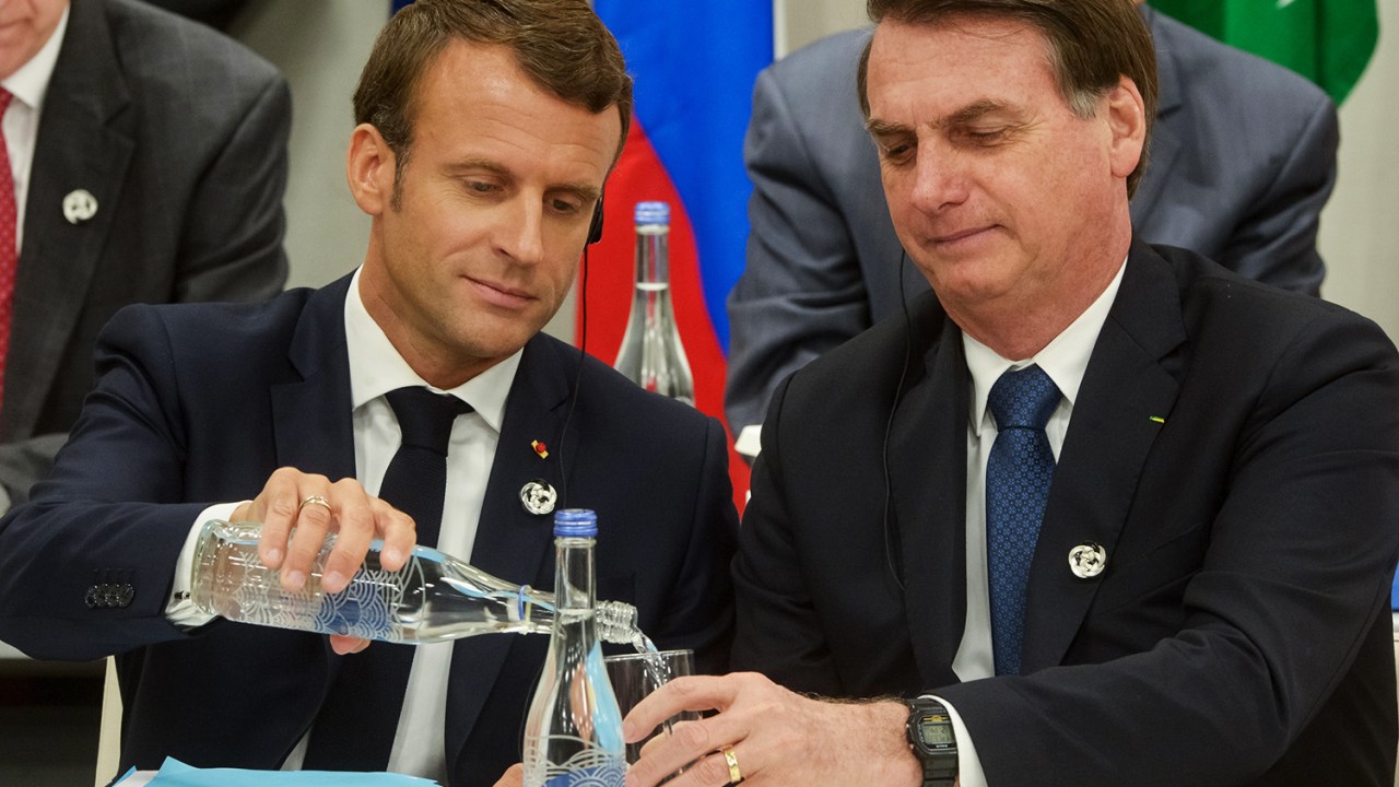 Emmanuel Macron e Jair Bolsonaro, em encontro no Japão em 2019