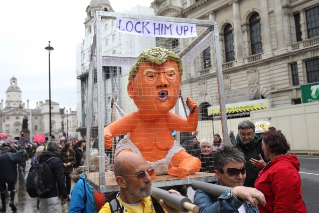 Manifestantes protestam contra a visita de Estado do presidente dos Estados Unidos, Donald Trump, no centro de Londres - 04/06/2019