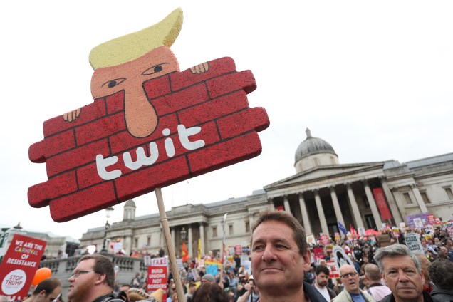 Manifestantes protestam contra a visita ao Reino Unido do presidente dos Estados Unidos, Donald Trump, no centro de Londres - 04/06/2019