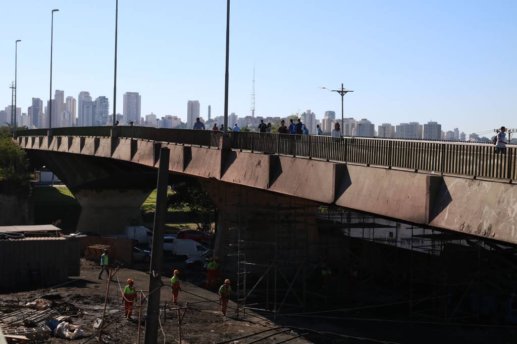 SP: Interditada por incêndio, Ponte do Jaguaré reabre para veículos leves