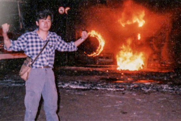 Yang Jianli durante as manifestações pró-democracia na Praça Tiananmen em 1989