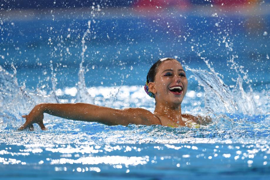 Fernanda Cruz Pineda, de El Salvador, sorridente durante sua apresentação de nado sincronizado, em Lima