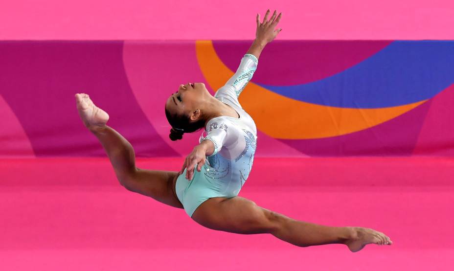 Flávia Saraiva, do Brasil, disputando a final de ginástica artística feminina que lhe garantiu a medalha de bronze