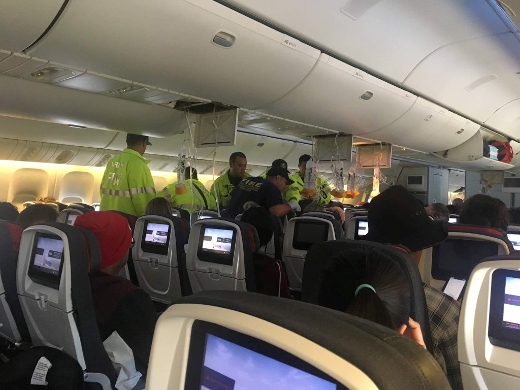 Resgate auxilia passageiros depois de avião da Air Canada fazer pouso de emergência no Havaí