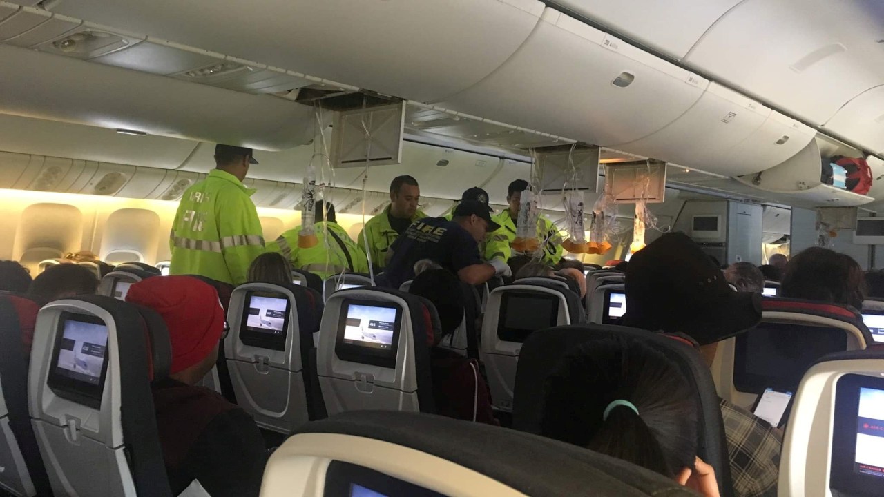 Resgate auxilia passageiros depois de avião da Air Canada fazer pouso de emergência no Havaí