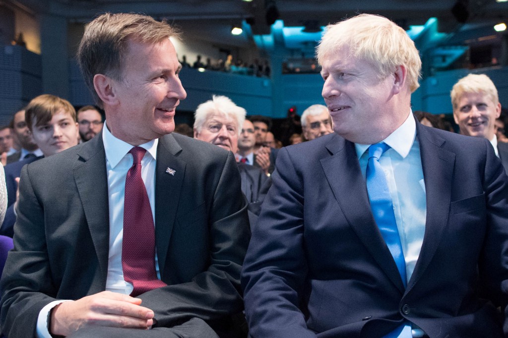 Jeremy Hunt (esq.) e Boris Johnson