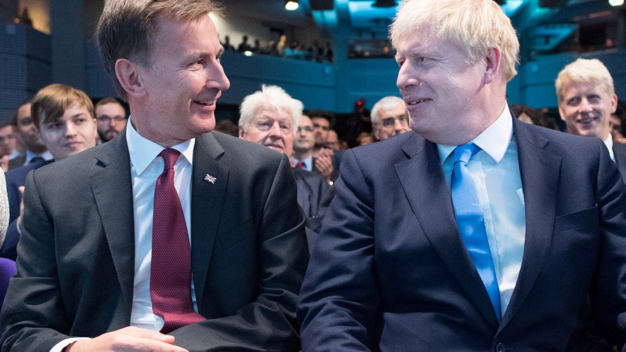Jeremy Hunt (esq.) e Boris Johnson