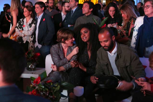 As atrizes Regiane Alves e Cris Vianna As atrizes Regiane Alves e Cris Vianna