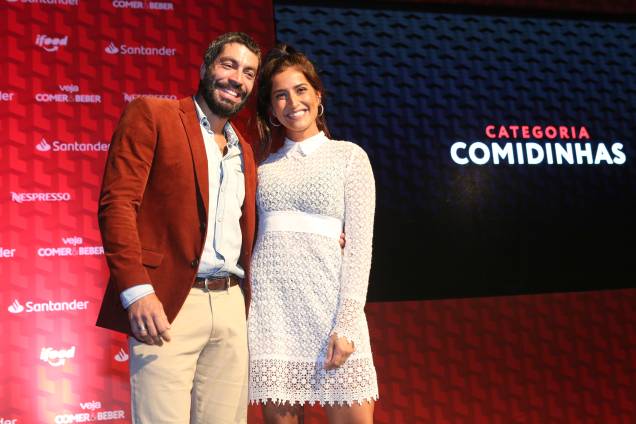 O ator Vandré Silveira posa ao lado da dançarina e atriz Maria Joana O ator Vandré Silveira posa ao lado da dançarina e atriz Maria Joana
