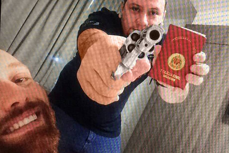 NA CADEIA - Walter Delgatti (foto) e Gustavo Santos: as investigações mostram que eles teriam invadido os celulares de Sergio Moro e de outras autoridades NA CADEIA - Walter Delgatti (foto) e Gustavo Santos: as investigações mostram que eles teriam invadido os celulares de Sergio Moro e de outras autoridades