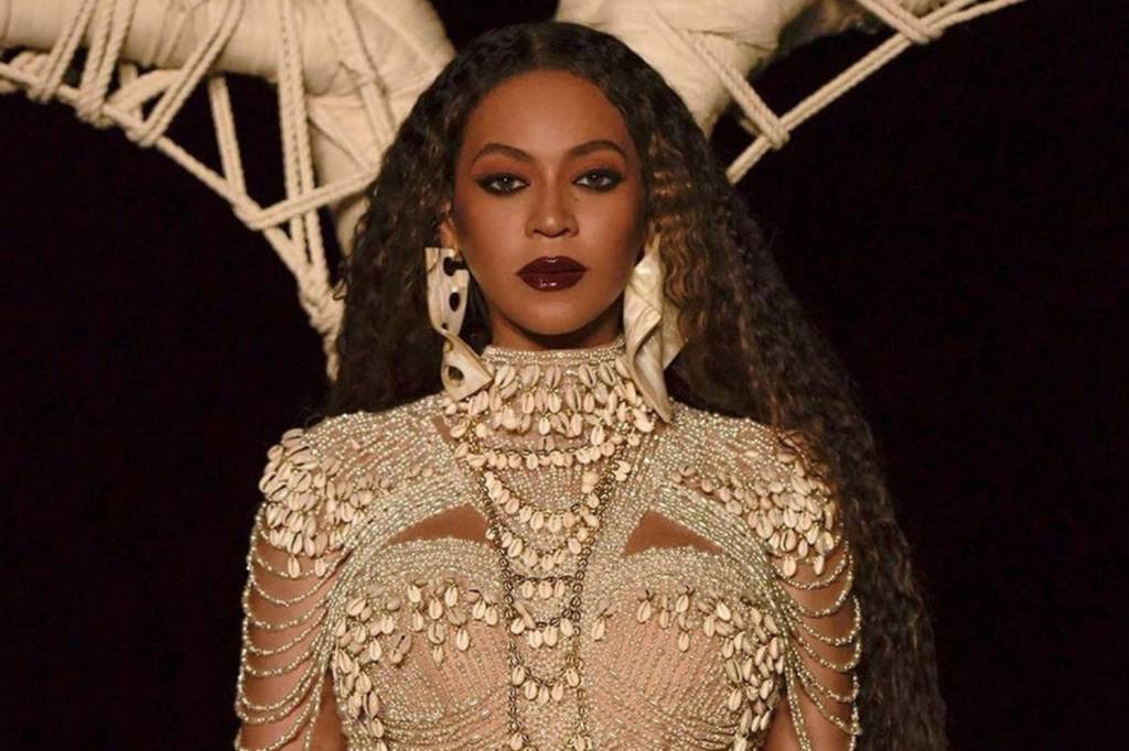 A cantora Beyoncé no clipe 'Spirit': roupa foi criada pela grife brasileira Maison Alexandrine