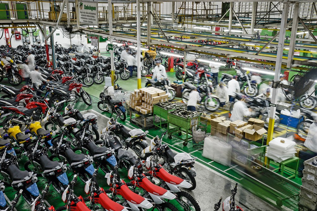 FIM DA LINHA? - Fábrica de motos na Zona Franca de Manaus: previsão de extinção de polos beneficiados com desonerações