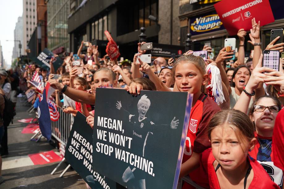 Fãs comemoram a conquista da Copa do Mundo pela seleção feminina de futebol dos Estados Unidos em Nova York - 10/07/2019