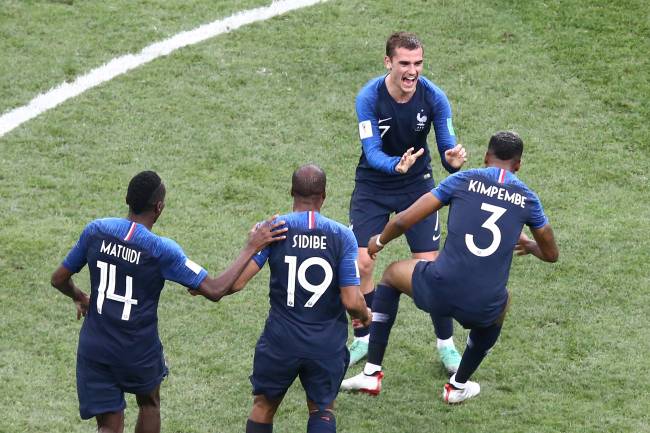 Griezmann, o único jogador francês cobrir os braços na campanha do bicampeonato mundial