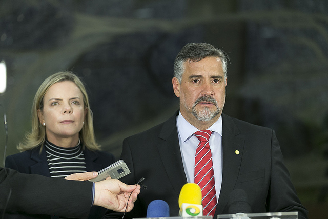 Pimenta, do PT: Bolsa Família fora do teto de forma permanente é crucial