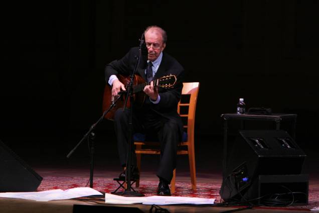 João Gilberto faz show no Carnegie Hall em Nova York, em 15 de junho de 2008, em celebração aos 50 anos da Bossa Nova