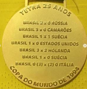 Detalhe da medalha oferecida pela CBF aos campeões de 1994