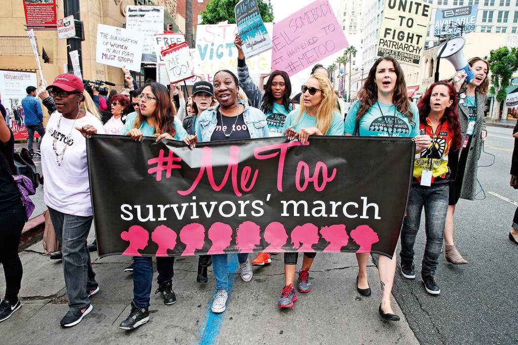 48% das americanas ouvidas neste ano — em plena era de movimentos como o #MeToo (na foto, manifestação em novembro de 2017, em Los Angeles) — já foram vítimas de assédio sexual no ambiente de trabalho. Em 1975, o número era bem maior: 70%