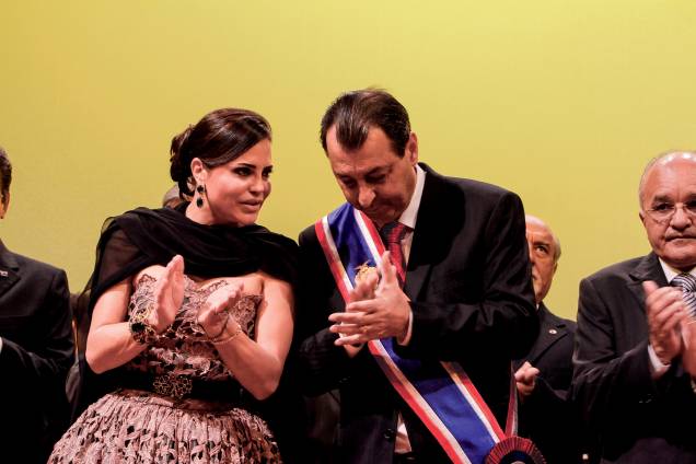 Nejmi ao lado do marido, Omar Aziz: patrimônio declarado de 30,3 milhões de reais Nejmi ao lado do marido, Omar Aziz: patrimônio declarado de 30,3 milhões de reais