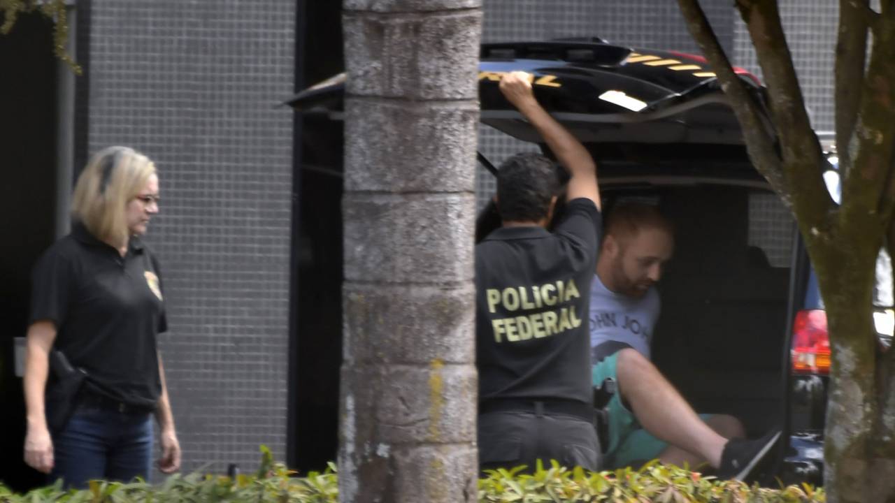Walter Delgatti Neto, preso na Operação Spoofing, chega à Superintendência da Polícia Federal, em Brasília