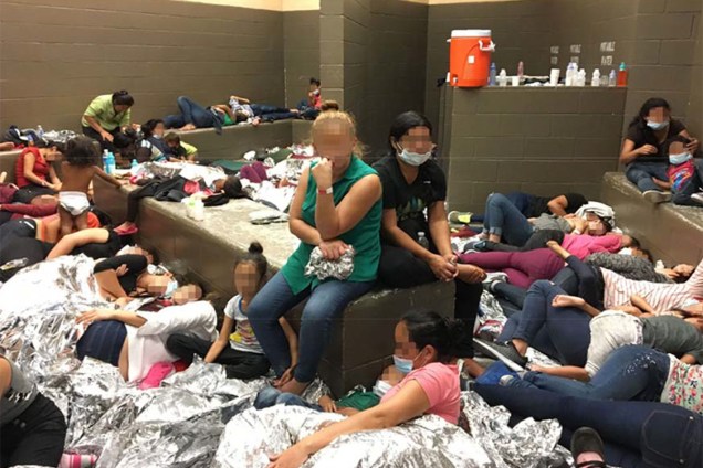 Departamento de Segurança Interna dos Estados Unidos (DHS) denunciou superlotação e a insegurança nos centros de detenção de imigrantes ilegais no Texas