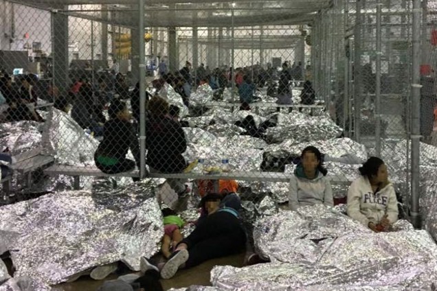 Em maio, 144.000 pessoas foram detidas por agentes de fronteira, mas não há espaço suficiente nos centros de detenção e recepção dos Estados Unidos para os imigrantes