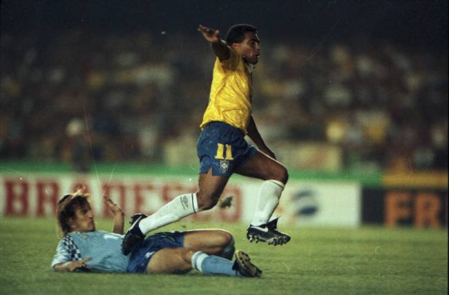 Romário após marcar um de seus gols na vitória da seleção brasileira contra o Uruguai, por 2 a 0, em jogo válido pela Eliminatórias para a Copa do Mundo de 1994, no Estádio do Maracanã, no Rio de Janeiro