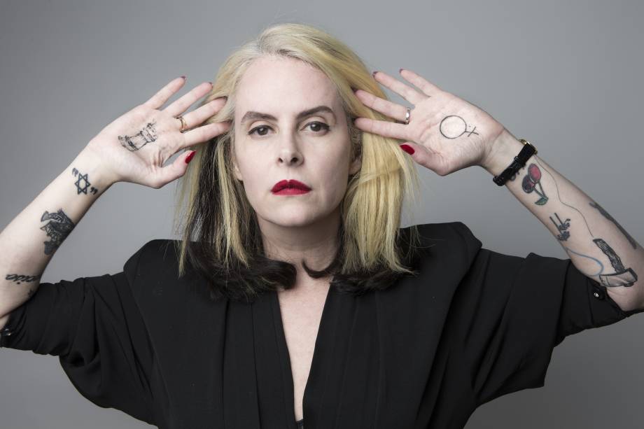 *ARQUIVO* SÃO PAULO, SP, 21.07.2017 - Retrato de Fernanda Young em São Paulo. A escritora, atriz e apresentadora Fernanda Young morreu neste domingo (25), aos 49 anos. (Foto: Lucas Lima/UOL/Folhapress) *ARQUIVO* SÃO PAULO, SP, 21.07.2017 - Retrato de Fernanda Young em São Paulo. A escritora, atriz e apresentadora Fernanda Young morreu neste domingo (25), aos 49 anos. (Foto: Lucas Lima/UOL/Folhapress)