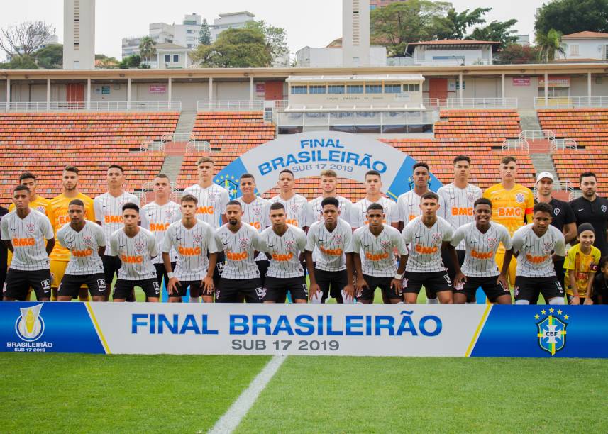 Time do Corinthians posado para foto do jogo