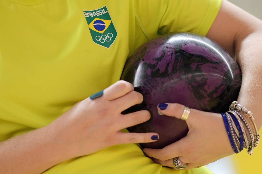 Atleta brasileira durante treino da equipe brasileira de boliche, em Lima