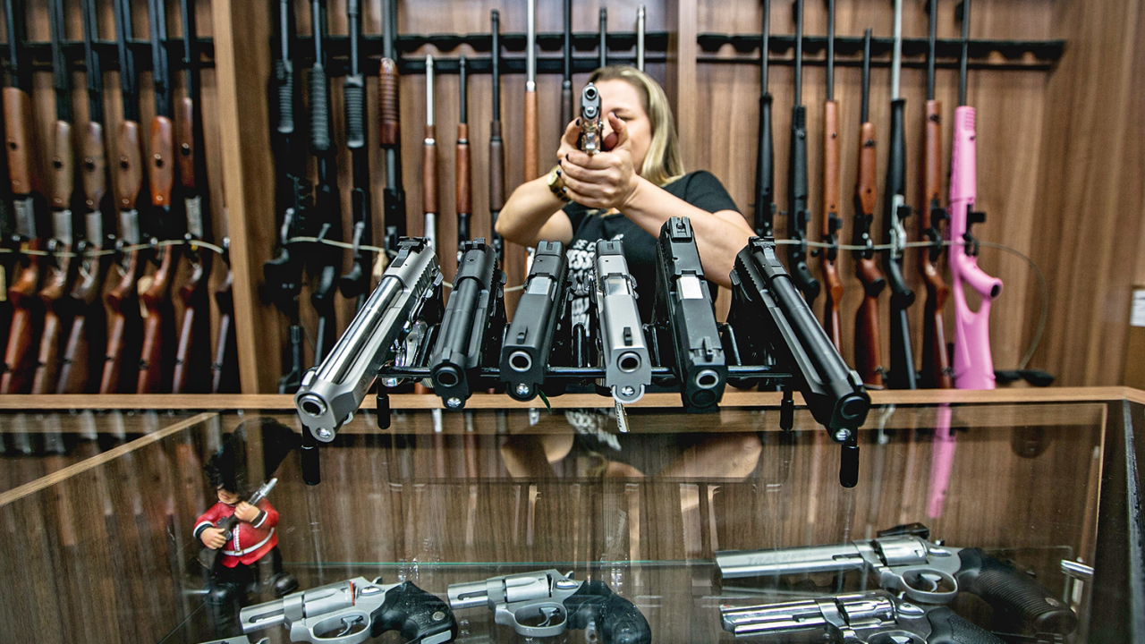 ALVO ERRADO - Loja de armas em São Paulo: a maior parte das pessoas não concorda com a flexibilização do porte