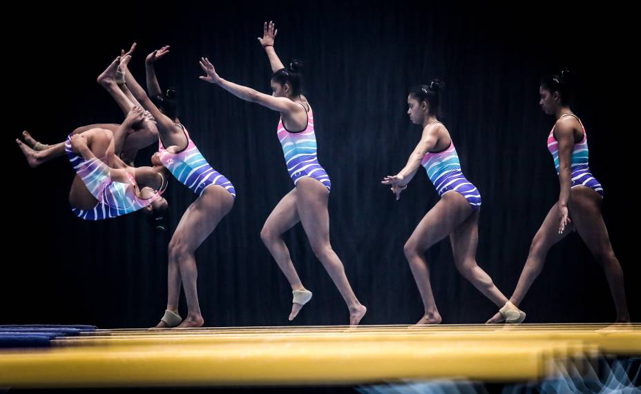 Carolyne Mercer Pedro, da equipe brasileira de ginástica artística feminina, em ação nos treinos no Complexo Esportivo Vila El Salvador, em Lima