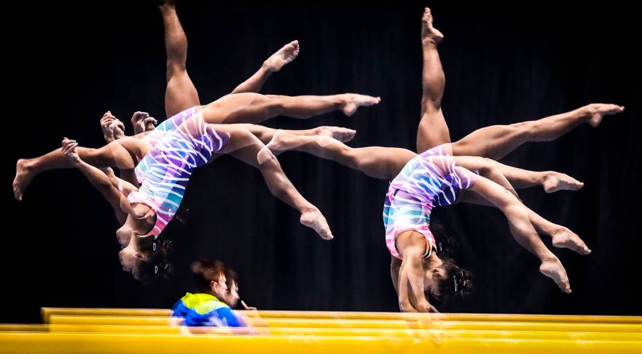 Atleta da equipe brasileira de ginástica artística feminina, durante treino no Complexo Esportivo Vila El Salvador, em Lima