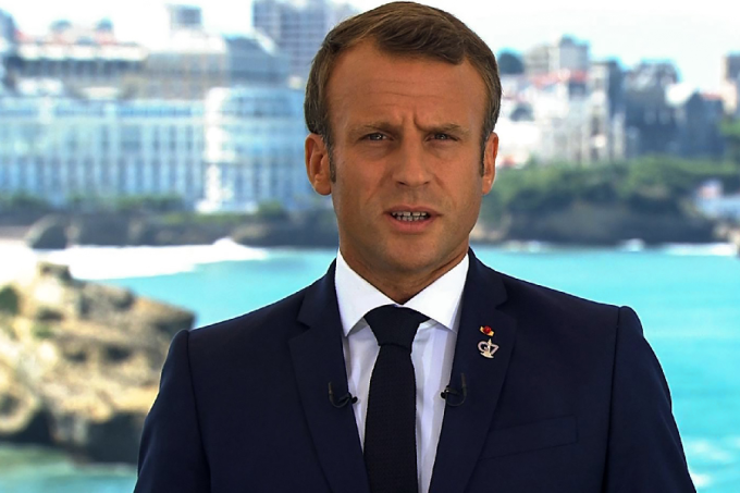 Macron jette un pont vers l’extrême droite