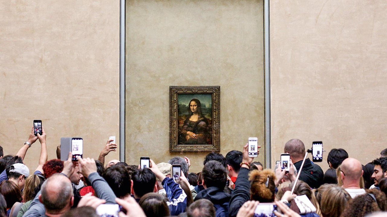 SORRIA! - Multidão fotografa a Monalisa, no Louvre: clássico revigorado