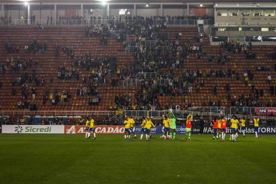 Jogadoras agradecem à torcida pelo apoio