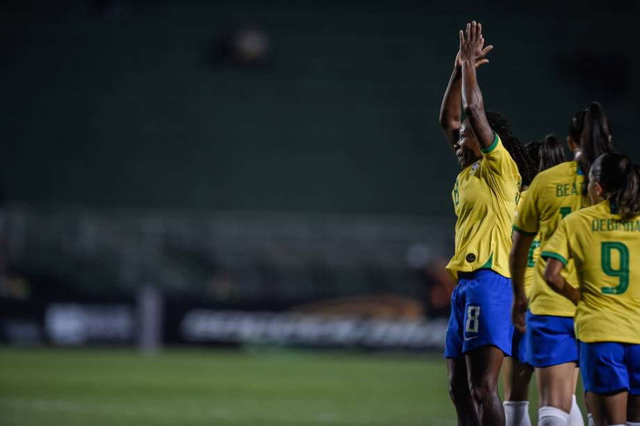 Formiga comemora gol de cabeça marcado no Torneio Internacional