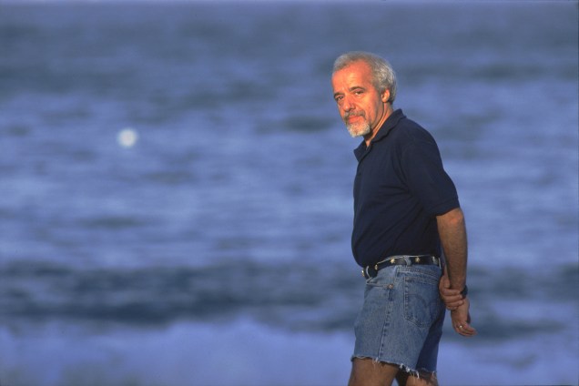 Paulo Coelho na Praia de Copacabana, em 1998.