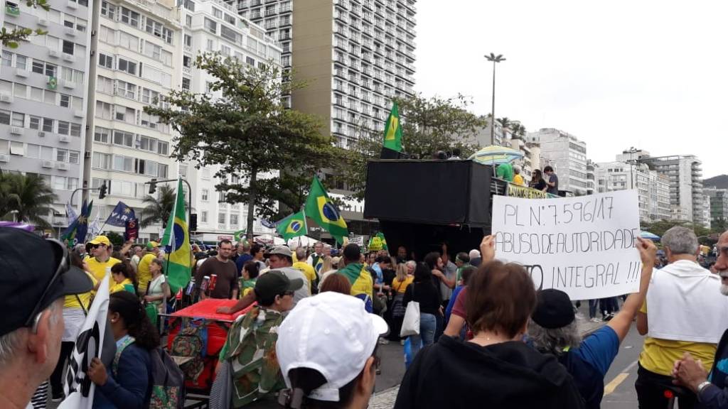 Manifestações em frente à casa de Rodrigo Maia no Rio de Janeiro