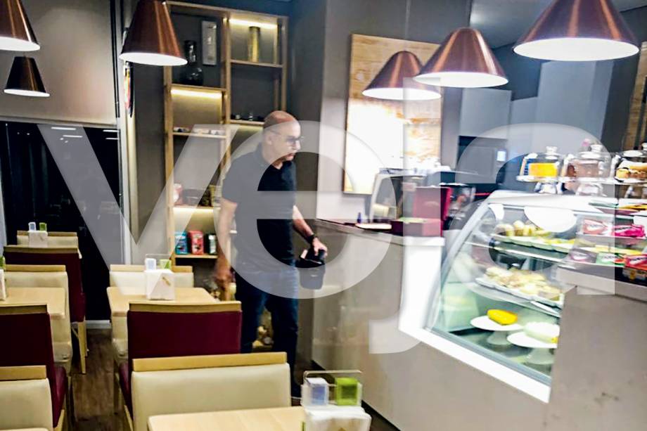 ...faz hora na lanchonete... ...faz hora na lanchonete...