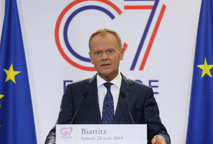 Donald Tusk fala com a imprensa antes da cúpula do G7