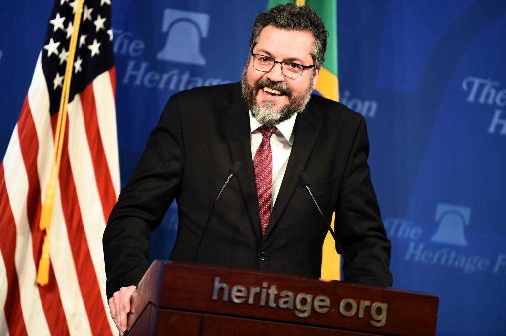 Ernesto Araújo: ‘Justiça social e clima são pretextos para a ditadura’