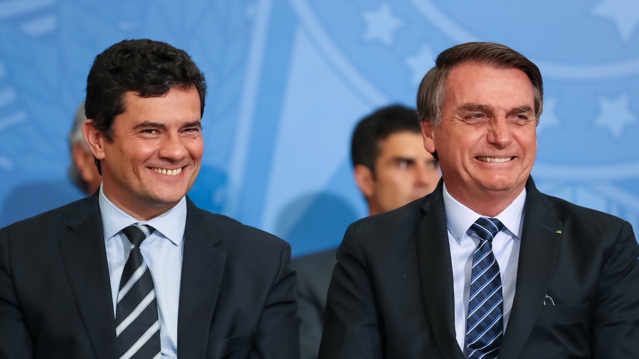 O ministro da Justiça, Sergio Moro, e o presidente Jair Bolsonaro em solenidade do lançamento do Projeto em Frente Brasil