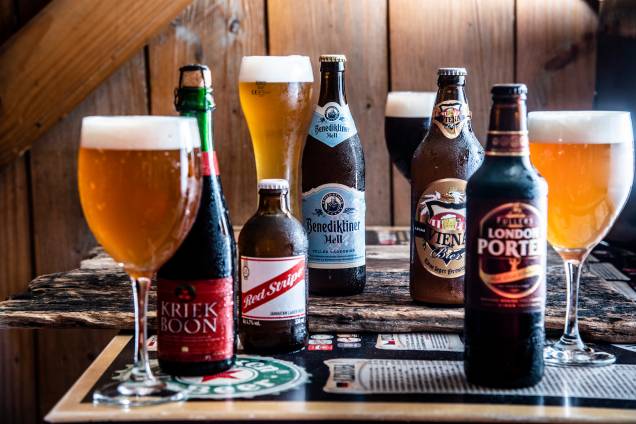 Fullerr's London Porter, , Viena Bier Larger, , Kriek Boon, Red Stripe, Benedktiner Hell: algumas das variedades de cervejas da casa campeã Fullerr's London Porter, , Viena Bier Larger, , Kriek Boon, Red Stripe, Benedktiner Hell: algumas das variedades de cervejas da casa campeã