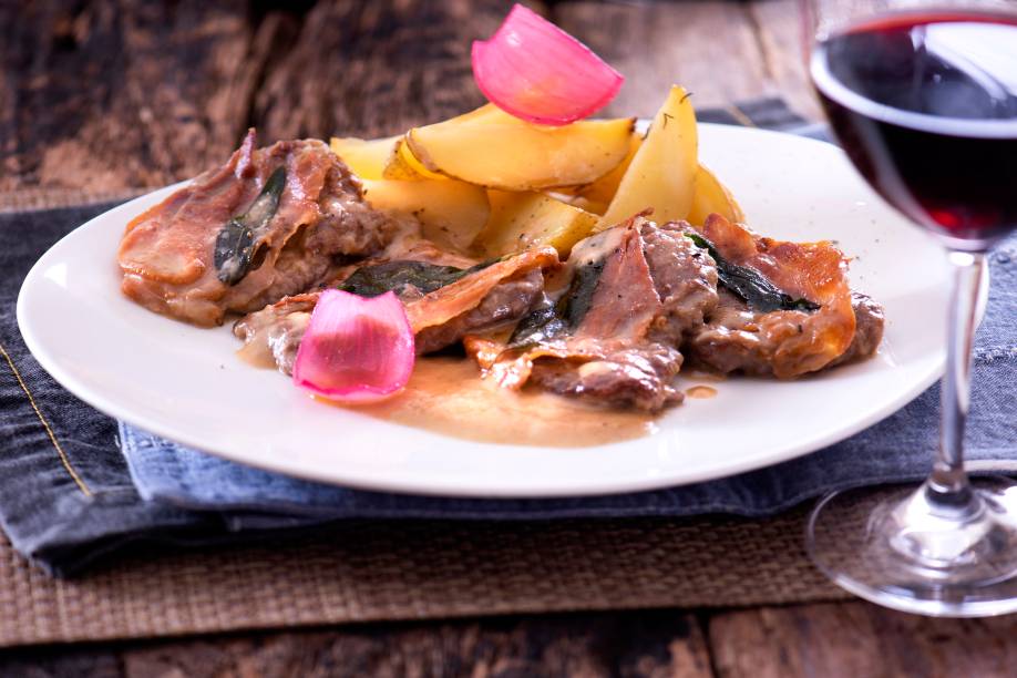 Saltimbocca alla romana (R$ 78,00): escalope de vitelo espetado com presunto cru e sálvia