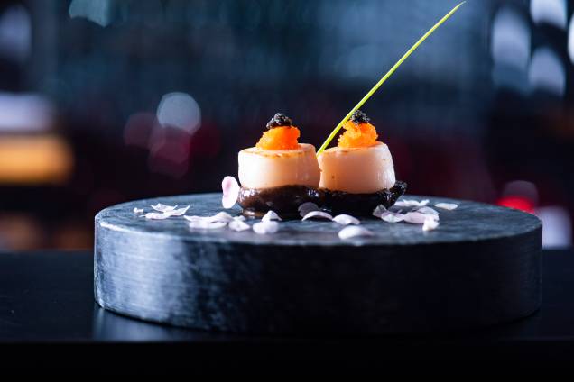 Sushi de vieira com shiitake: pedida pode levar foie gras no lugar do cogumelo