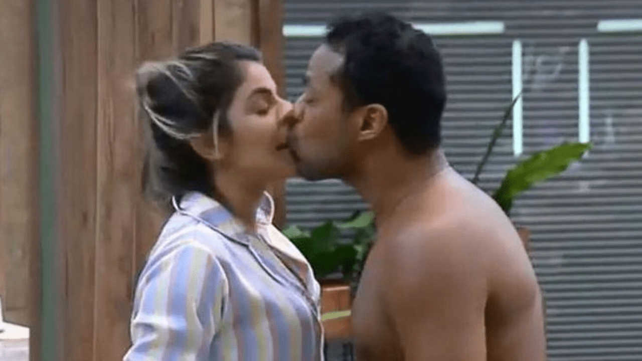 Phellipe Haagensen dá beijo em Hariany sem consentimento da participante
