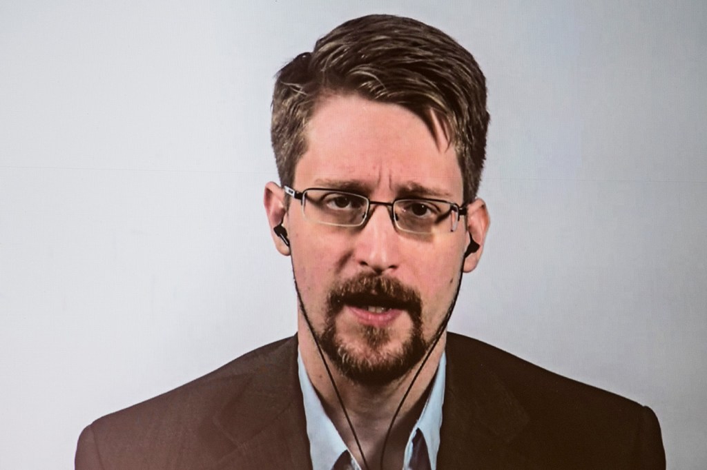 O analista de sistemas estadunidense Edward Snowden, que já havia criticado o histórico de direitos humanos do Kremlin, não comentou em público sobre a invasão da Ucrânia pelo país. 26/09/2022.