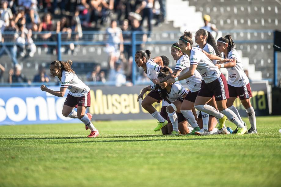 Ferroviária vence São Paulo nos pênaltis e pega o Corinthians na